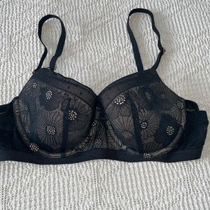 Aerie bra 36B. No stains. All elastic integrity still there.  Black